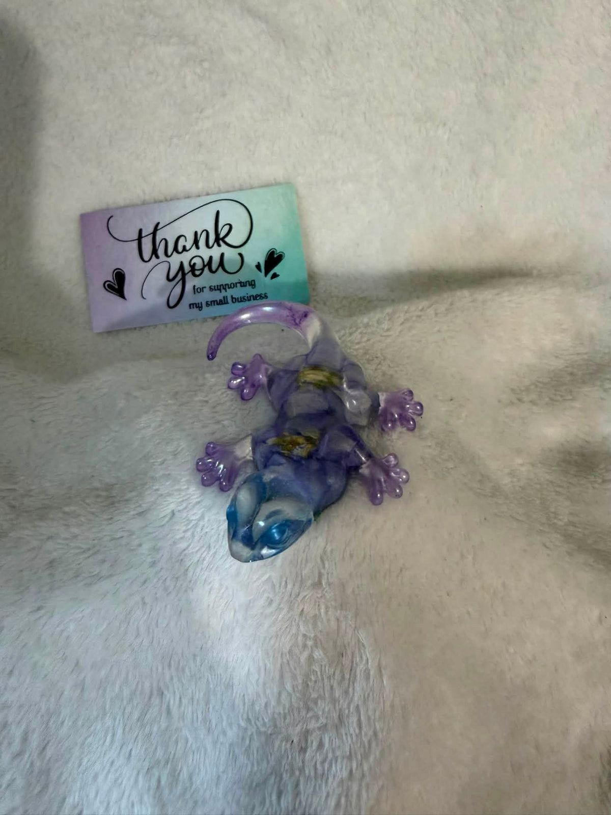 Small Resin Gecko Figurine with Dried Flowers 🦎