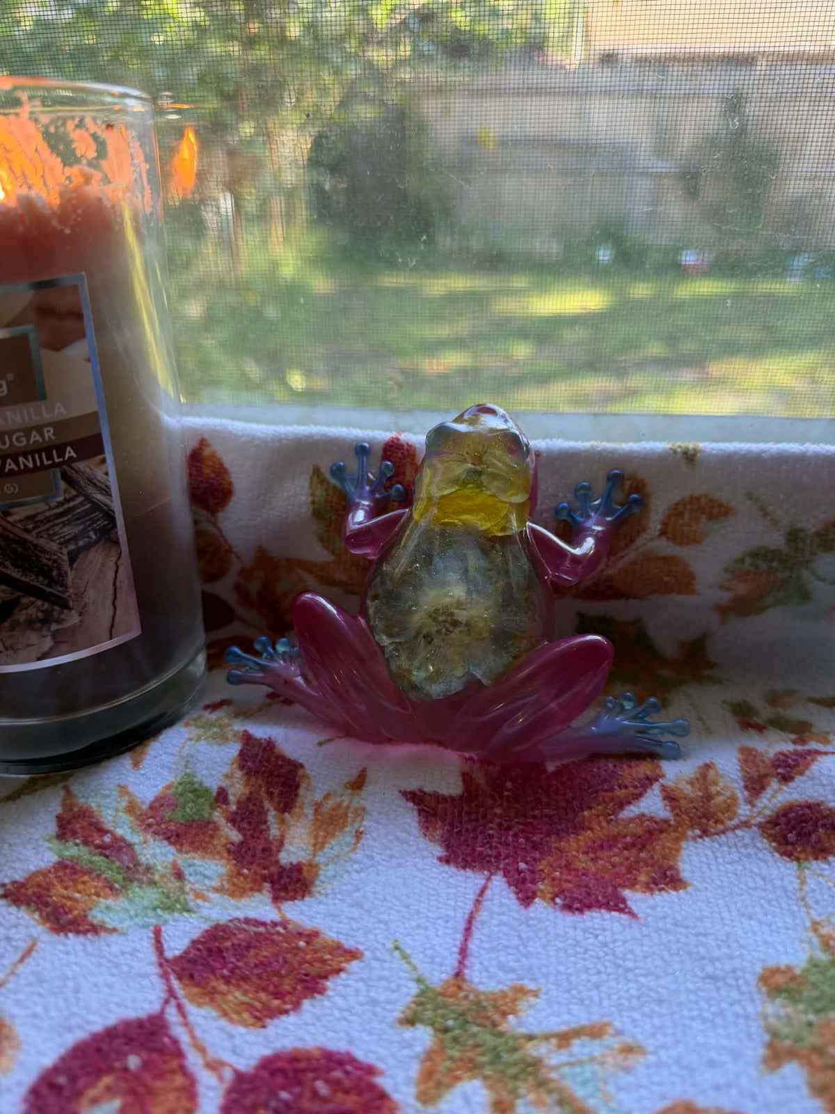 Medium Frog Figurine with Dried Hydrangea & Daisy