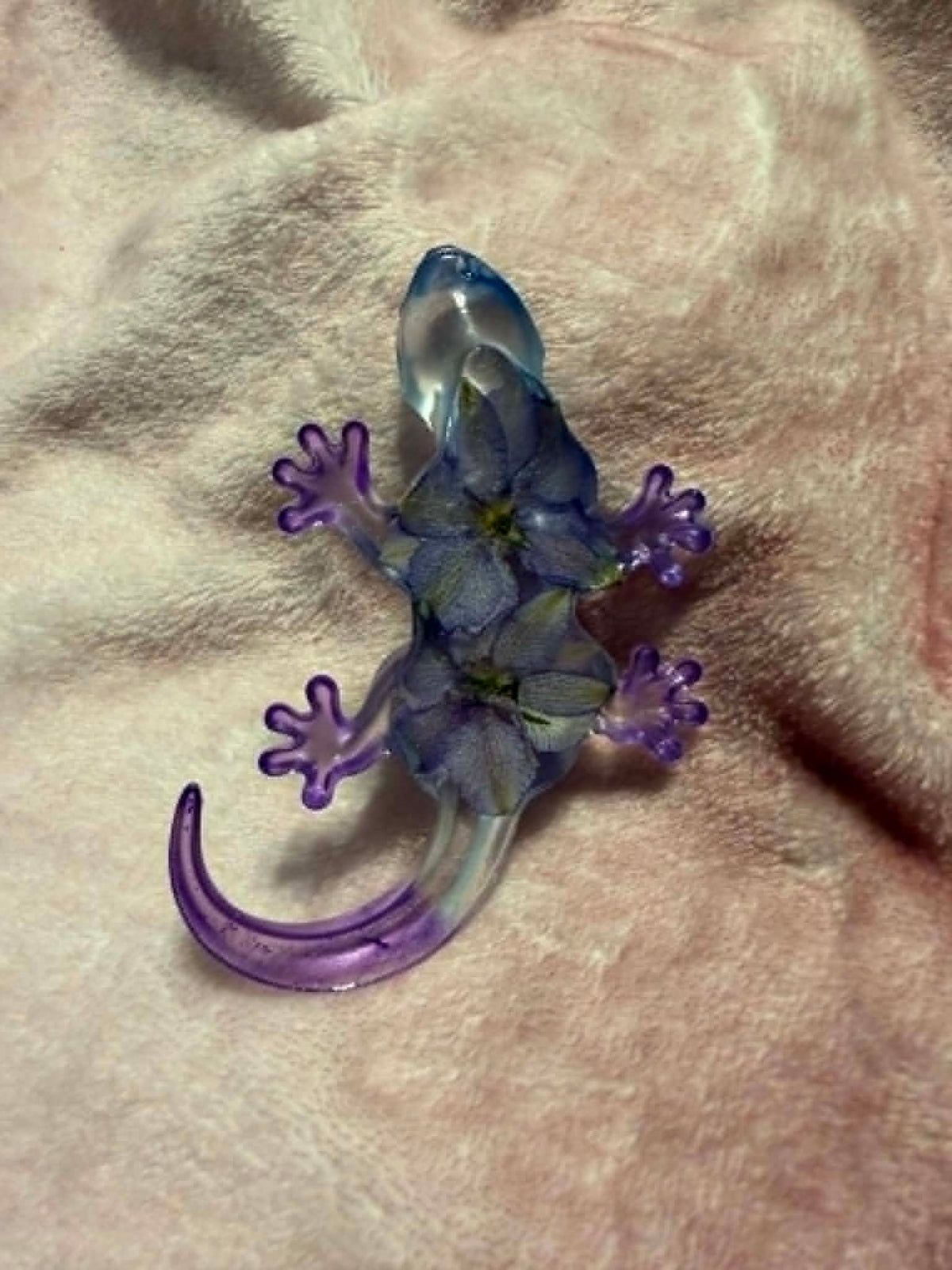 Small Resin Gecko Figurine with Dried Flowers 🦎